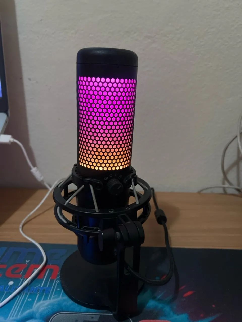 Vendo microfone de mesa Hyperx Quadcast s, muito novo! - Foto 3