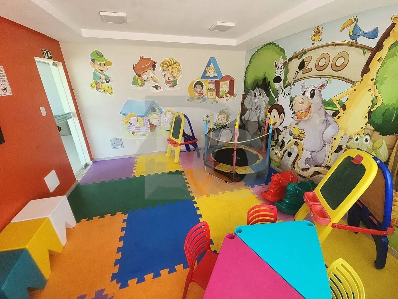 Condomínio Maison Ville De Lourdes com Suíte, Semi-Suítes e Varanda - Foto 5