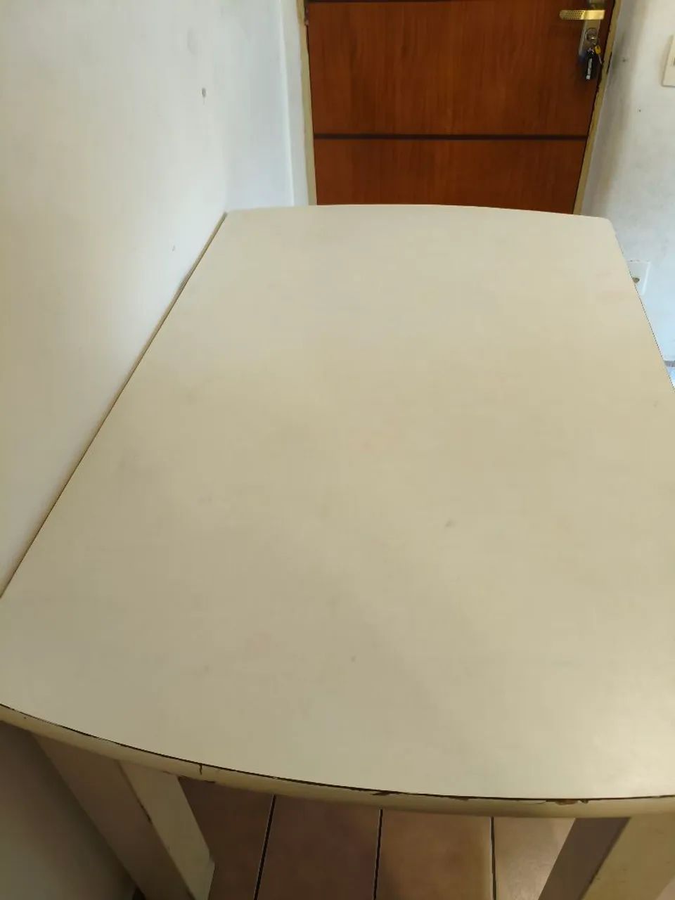 Mesa branca usada 