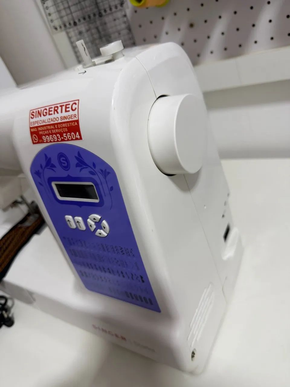 Máquina Singer doméstica  - Foto 4