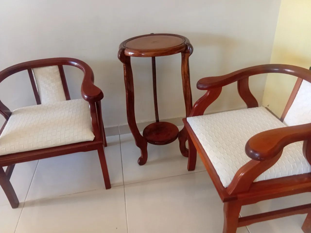 Conjunto de cadeiras com mesinha - Foto 5