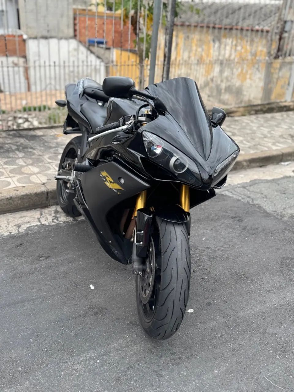 Yamaha R1 