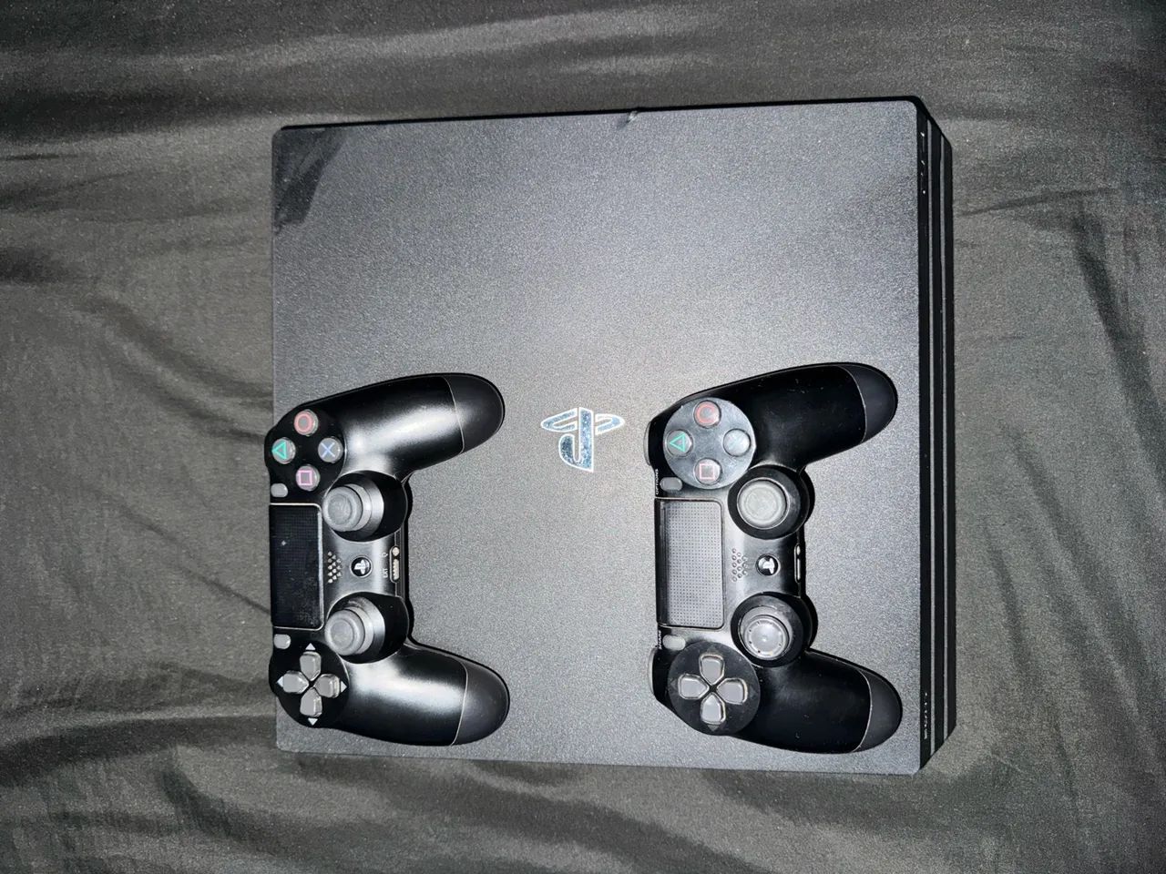 PS4 1TB Conservado + 2 Controles 