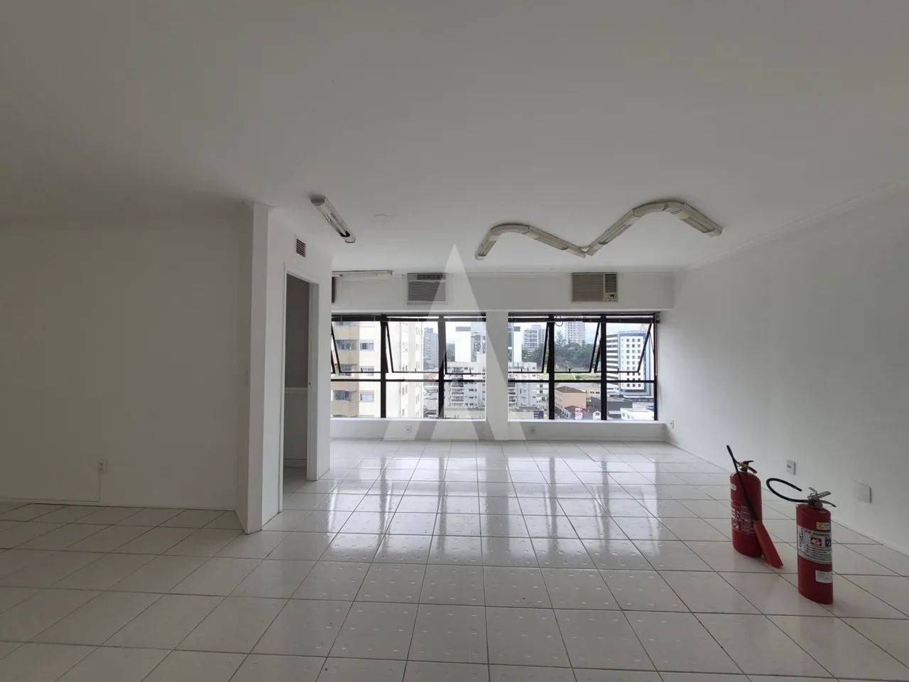 Sala comercial com lavabo e copa no Centro de Joinville. - Foto 4