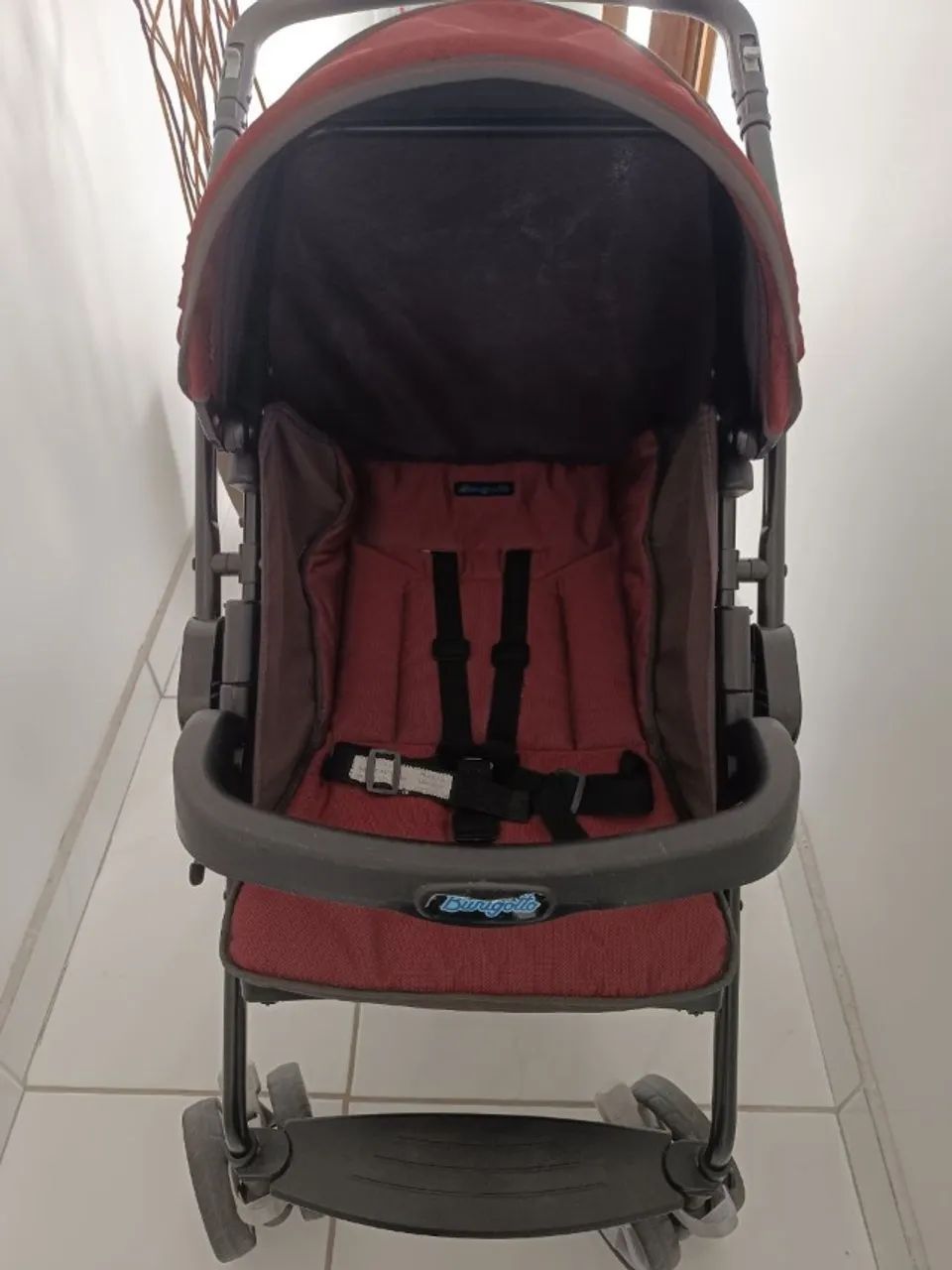 Carrinho de Bebê com Bebê Conforto Rio K Burigotto