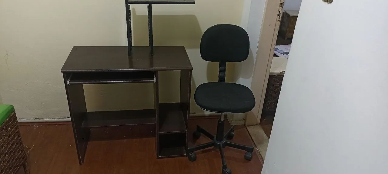 Mesa para computador ou gamer com compartimento super nova  em mogno  - Foto 4