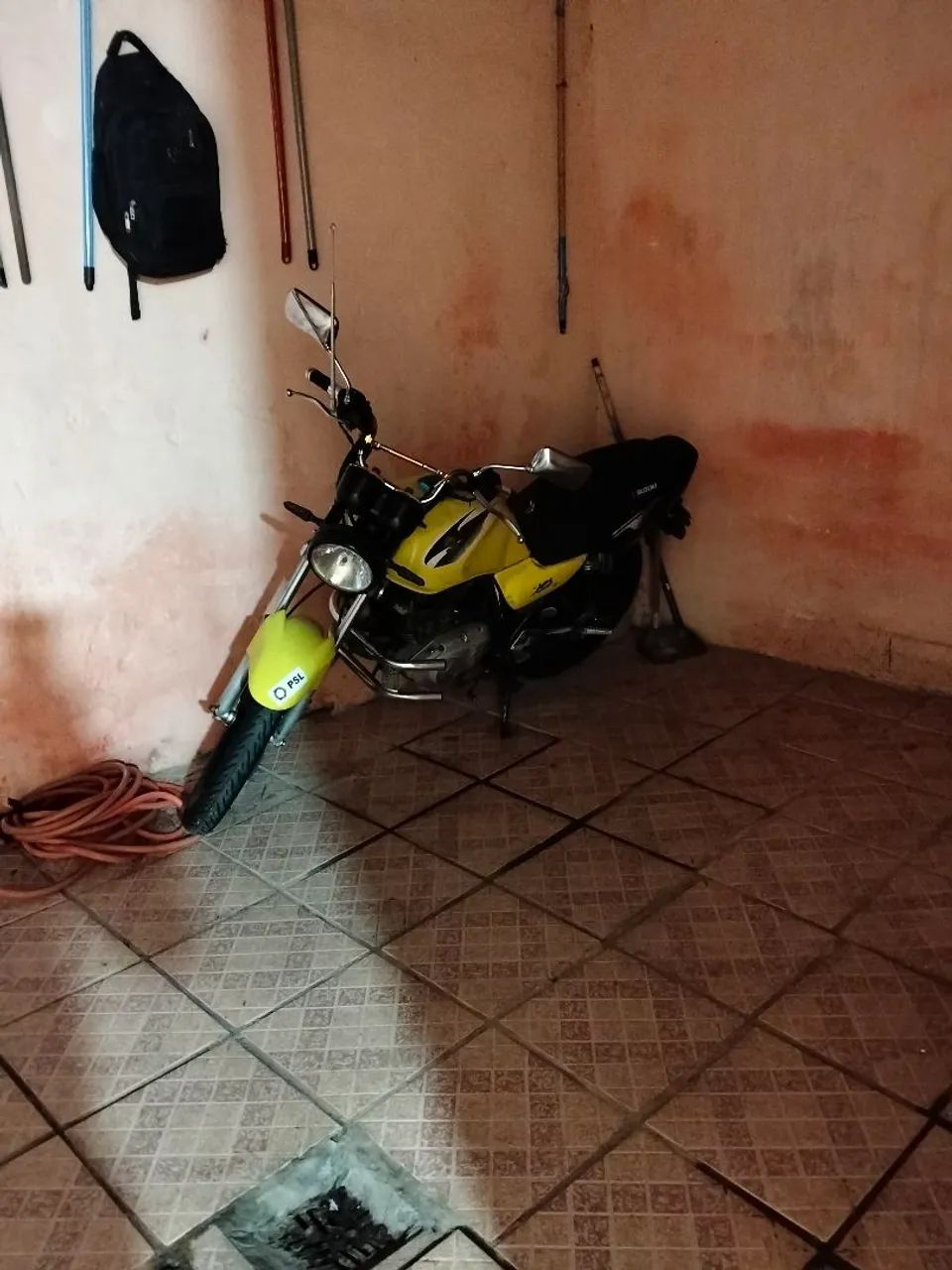 Moto com débito a paga