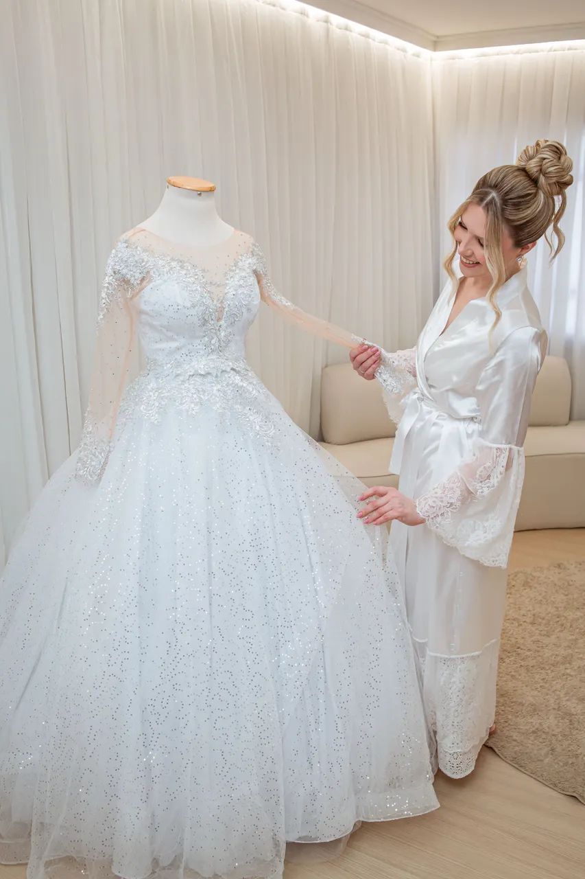 Vestido de Noiva com Véu - Foto 3
