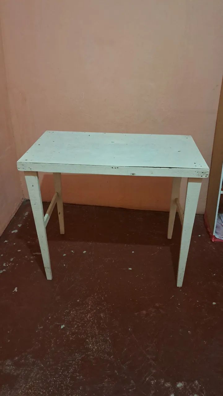Arara de roupa e mesinha  - Foto 2