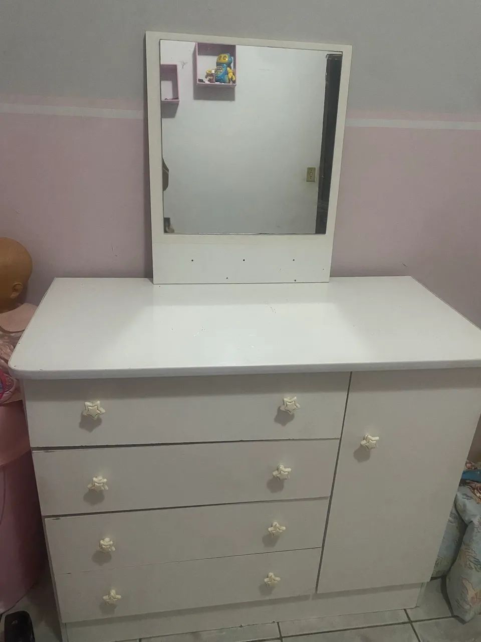 Cômoda e espelho 