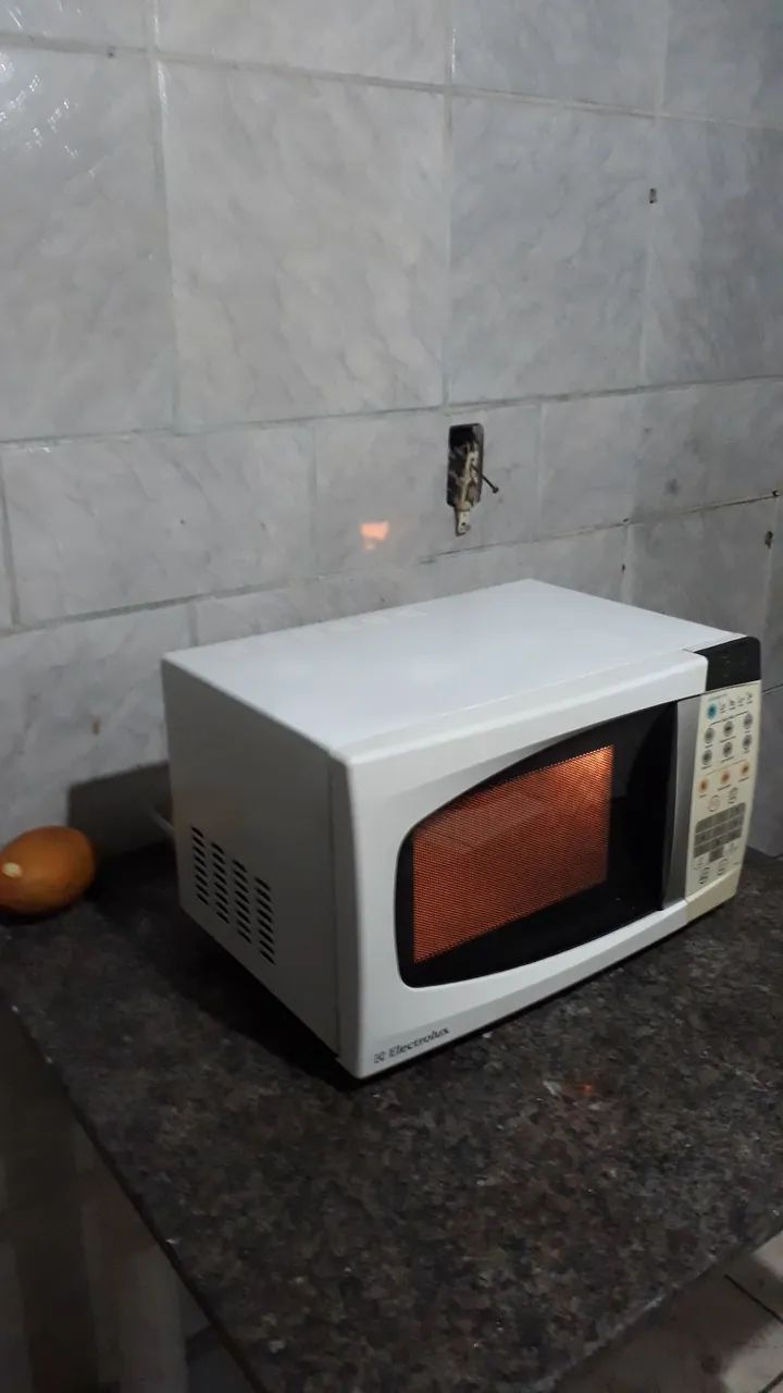 Microondas Electrolux 20 litros funcionando perfeitamente.  - Foto 3