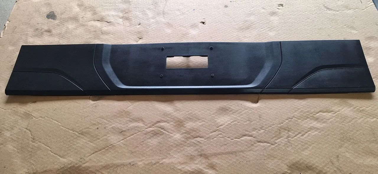 Moldura Aplique Friso Inferior Placa Tampa Traseira Strada 2020 a