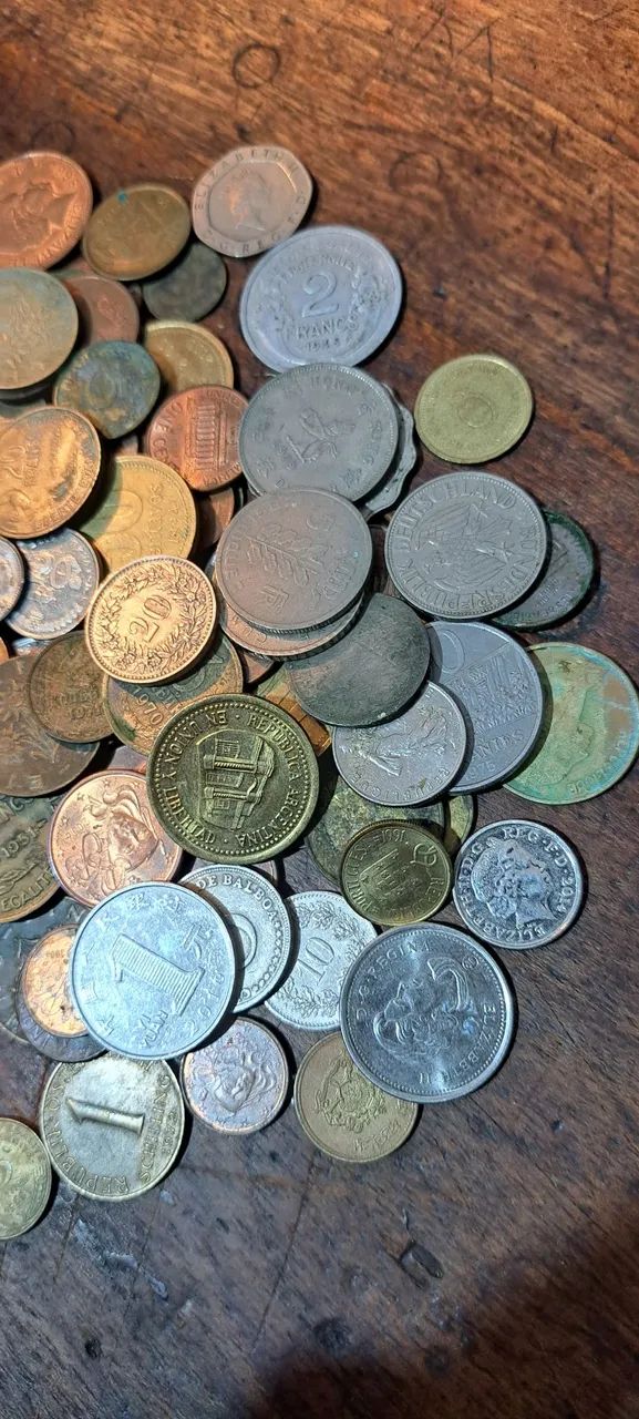 Lote com 150 moedas diversas pouca repetida  - Foto 2
