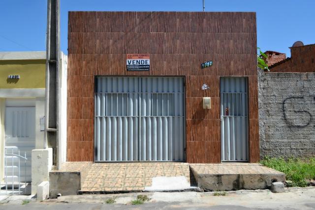 Casa a venda 03 quartos em excelente localização próximo a Av. Leão Sampaio
