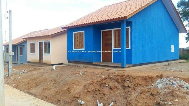 Casa Com Baita Pátio, 2 dorm. muitas vagas para carro
