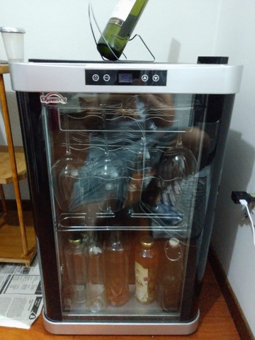 Adega De Vinhos Dynasty De 32garrafas, Só Ventila, Não Gela