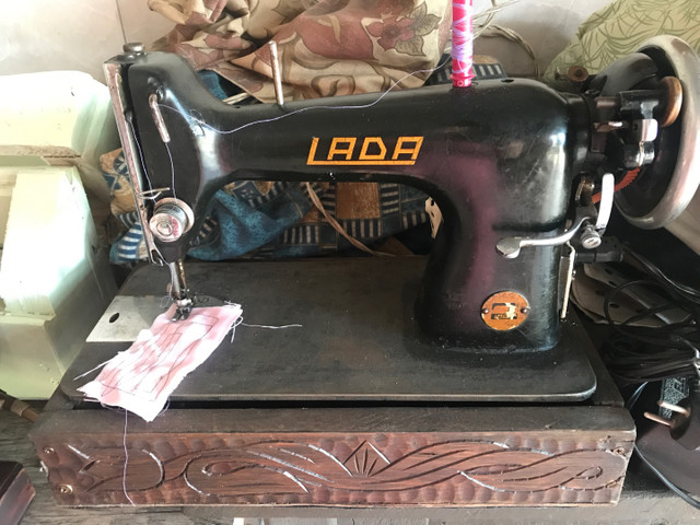 Máquina de costura LADA