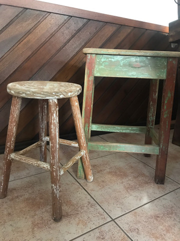 Mesa e banco antigo