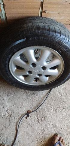 Vendo ou Troco Jogo de Roda Aro 13 com 4 Pneus Semi-novos - Foto 5