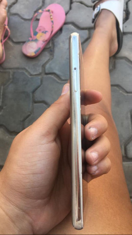 Moto G6 play 32gb trincado mas n interfere em nd