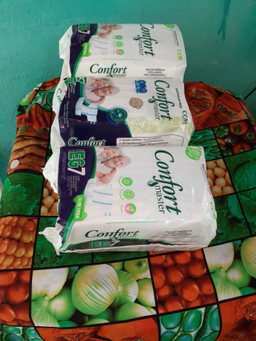 Fraldas geriátricas tenho 5 pacotes valor 25 reais cada - Foto 2