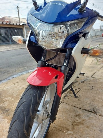 VENDE-SE MOTO CBR 250R