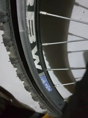 Rodas de bicicleta com pneu usados