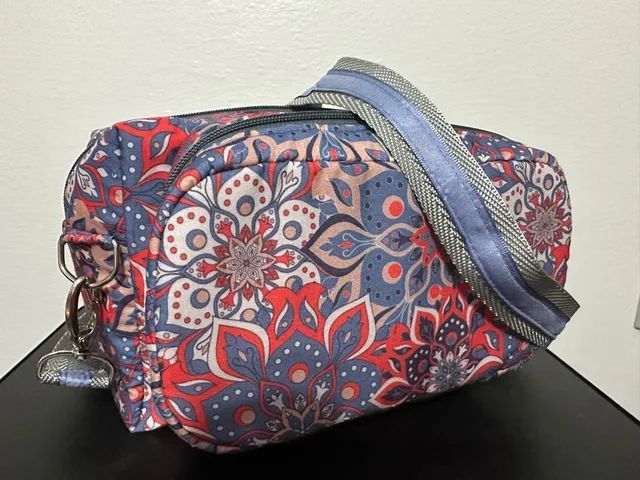 Bolsa média com estojo acoplado mandala vermelha com azul - Foto 5