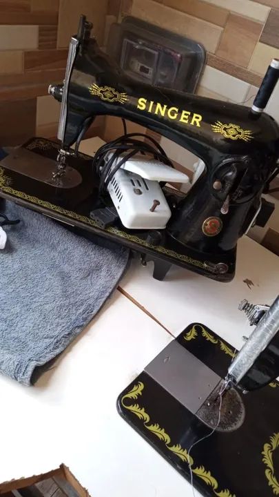Máquina de Costura Singer - Usada em Ótimo Estado!
