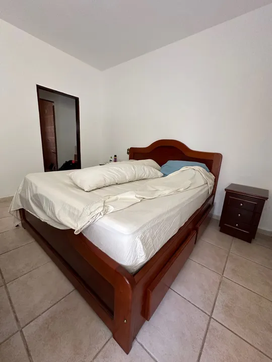 Cama king size com gavetas