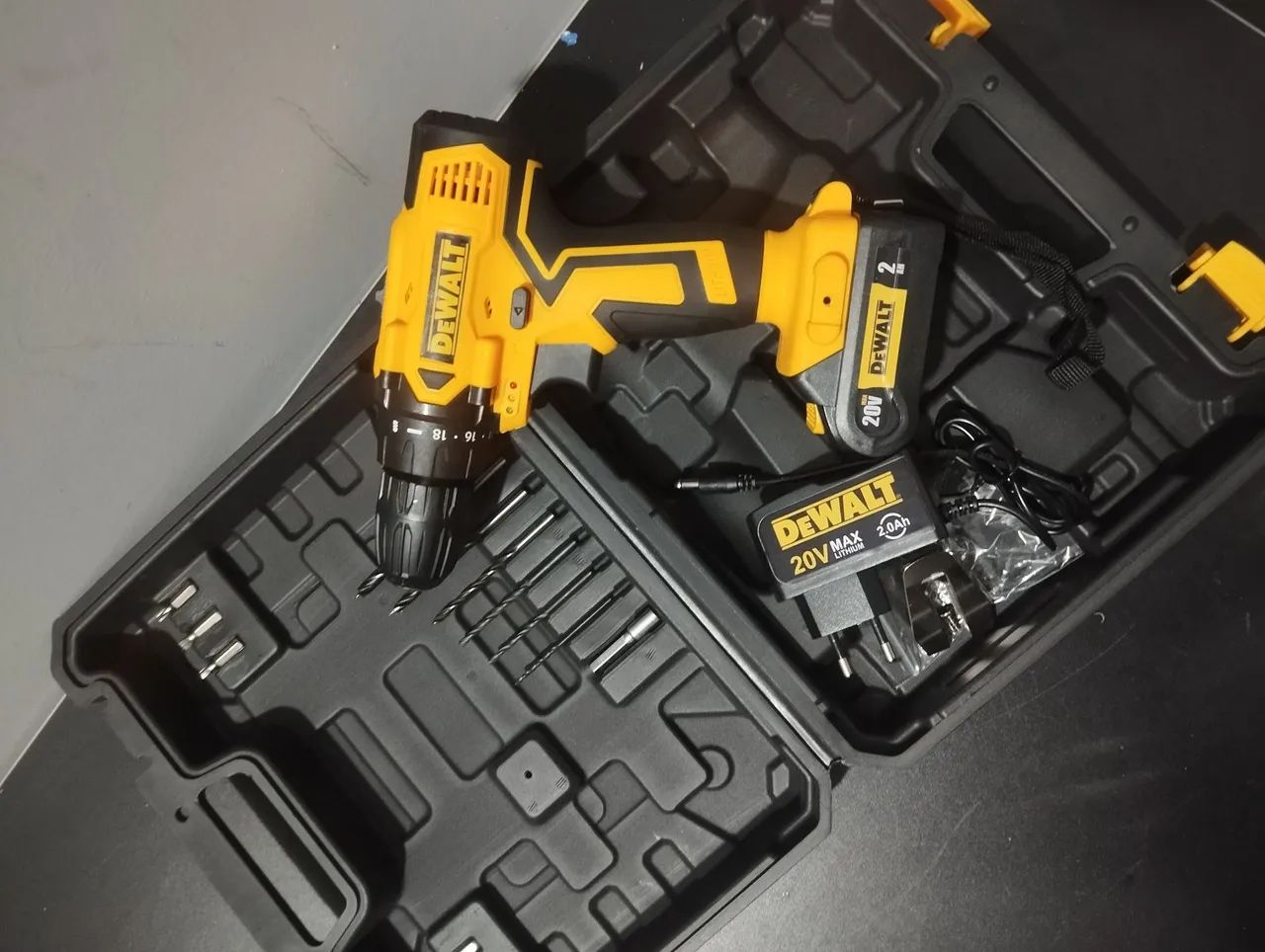 Parafusadeira/Furadeira Dewalt 20V - Foto 5