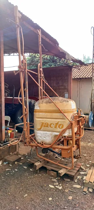 Pulverizador Jacto para Trator