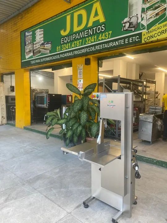 Serra de fita para carnes, peixes - média marca skymsen inox - motor 1,5cv 