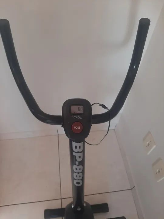 Bicicleta ergométrica, possui ajuste de carga e regulagem. - Foto 2
