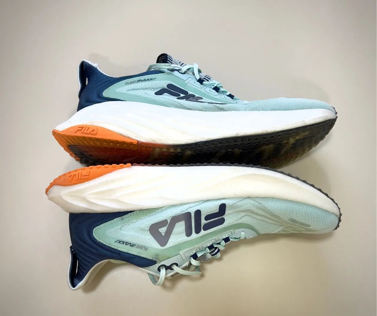 Tênis Fila Float Maxxi (tamanho 42 Brasil) - Foto 2