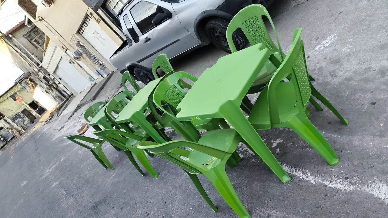 Conjunto de Mesa e Cadeiras Plásticas Forplast - Foto 3