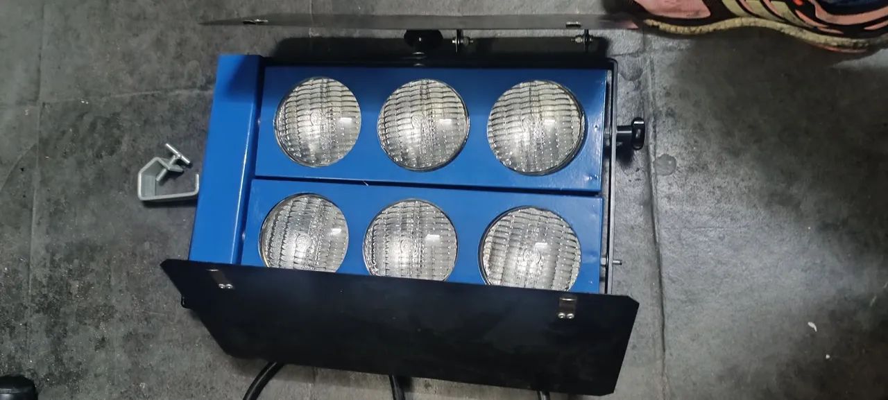 1 Luminárias para gravações e fotos.