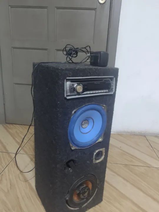 Caixa de som com Rádio e Auxiliar 