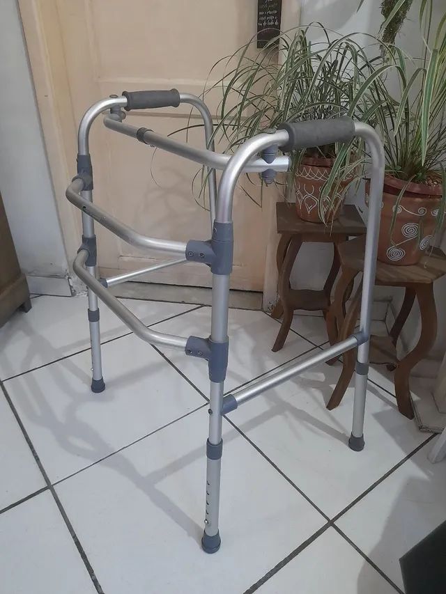 Andador articulado adulto / idoso 