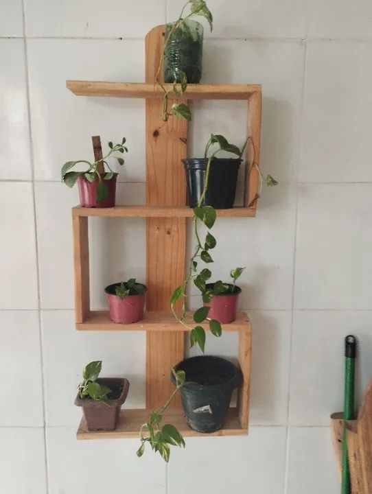 Prateleira de madeira para plantas - Foto 4
