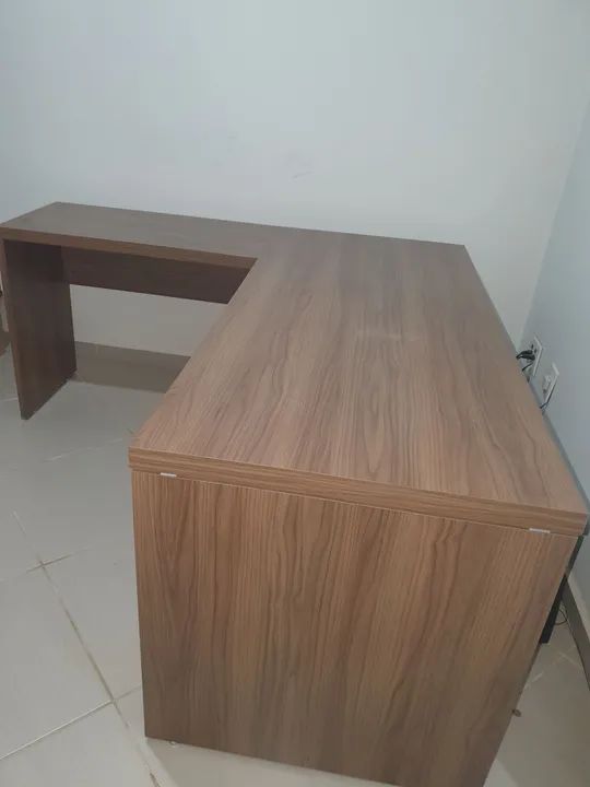 Mesa Escritório Muito Nova sem riscos - Foto 3