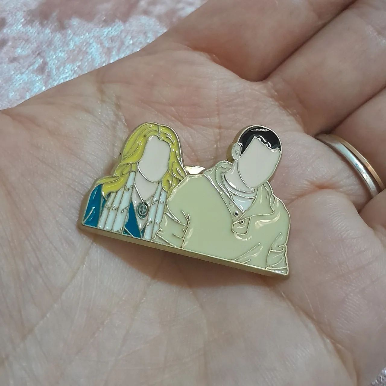 Broche / Pin Crepúsculo - Rosalie e Emmett 