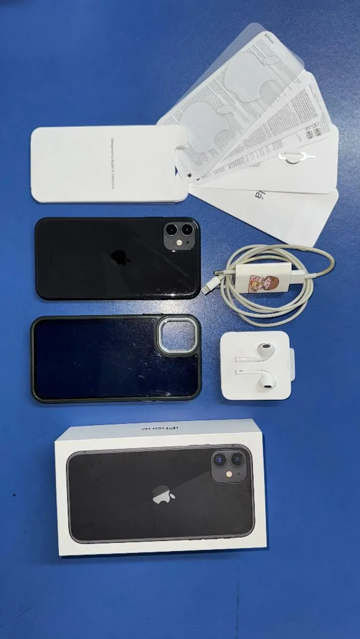Vendo Iphone 11 perfeito estado, com fone novo e capinha.