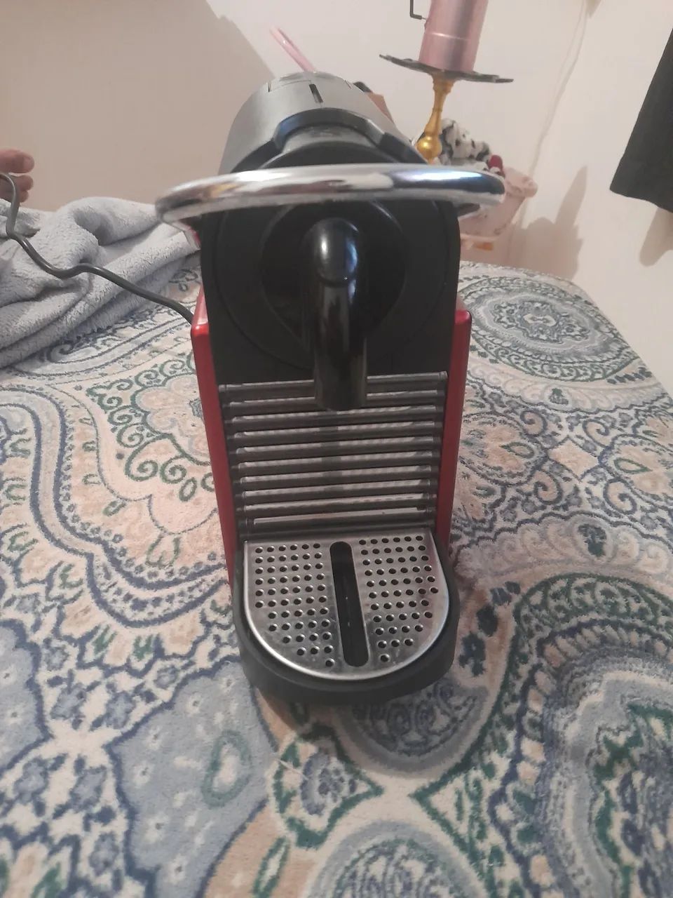 Máquina de Café Nespresso Vermelha e xícaras Nespresso  - Foto 5
