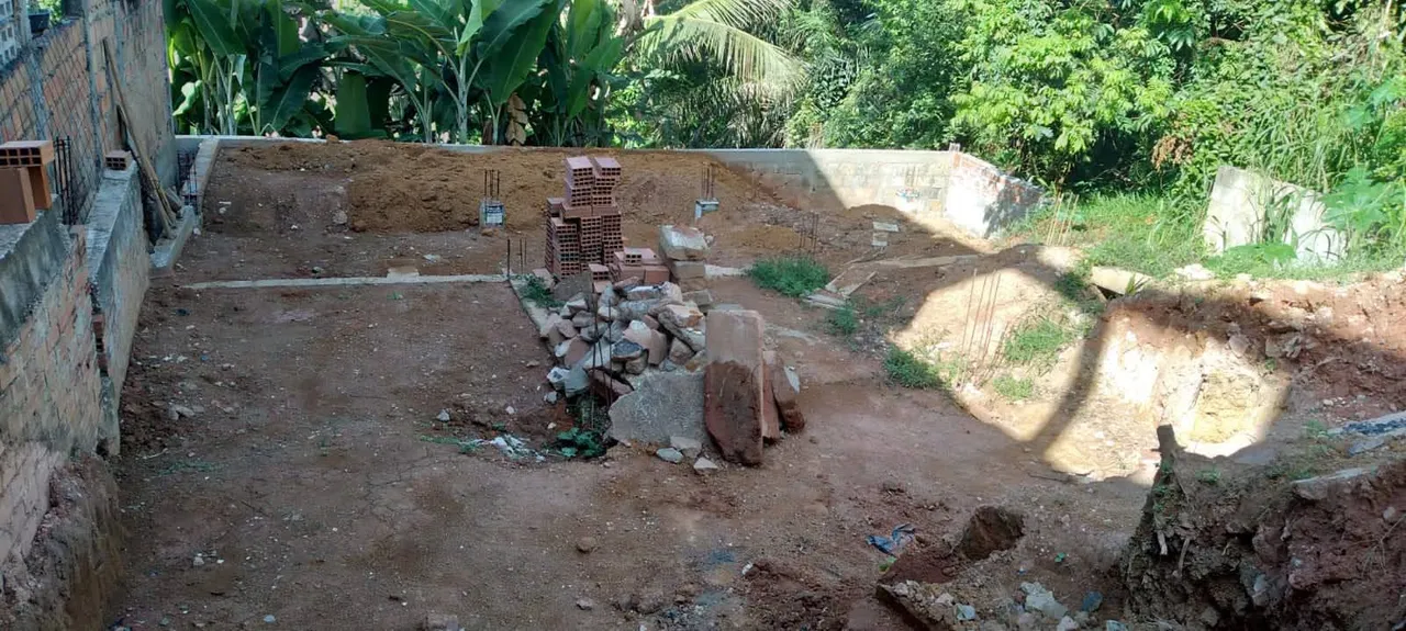 Terreno em frente de rua