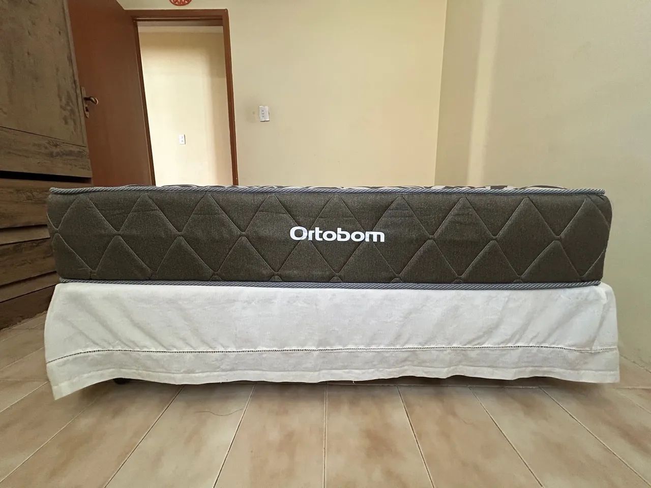 Colchão Ortobom + base da cama  - Foto 2