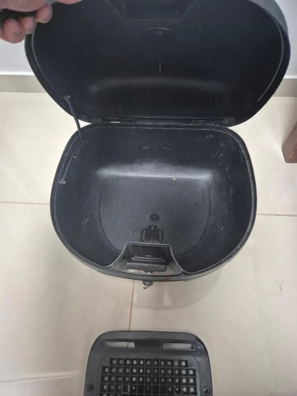 Baú GOW 33 litros + Base (era usado em uma Fazer 250) - Foto 4