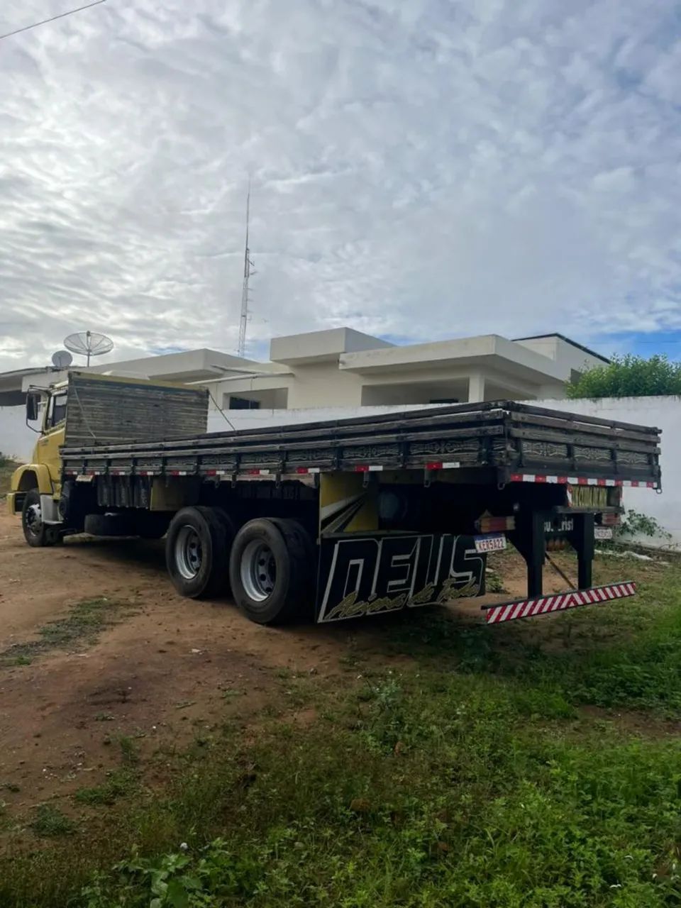 Caminhão Mercedes-Benz Amarelo PARCELADO - Foto 4