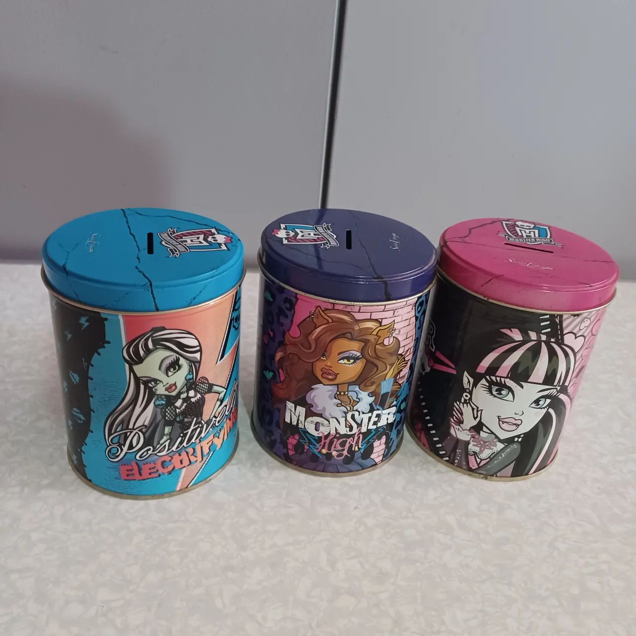 Kit com 3 latas Monster High 