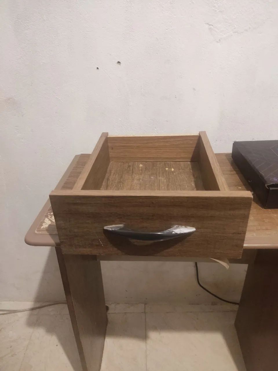 Mesa para computador em Madeira Reconstituída - Espaçosa e Funcional64166926816515123